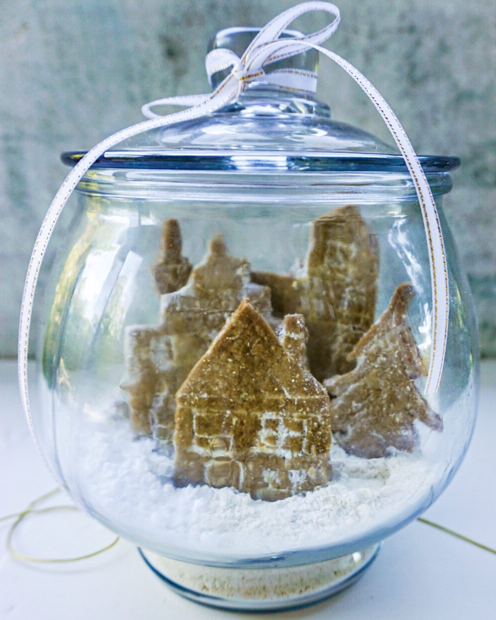 https://www.familicious.net/wp-content/uploads/2019/11/cookies-in-snow-globe-e1574650564961.jpg