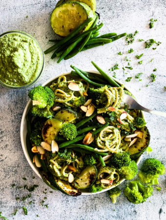 green spaghetti alfredo with veggies