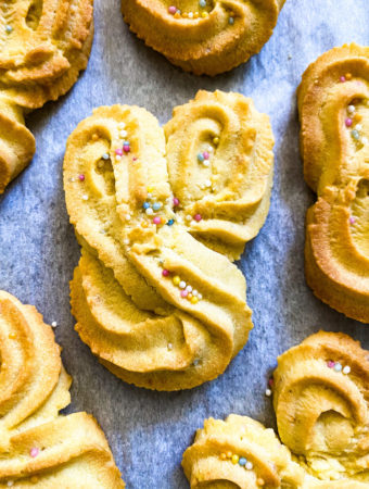 close up shortbread cookie