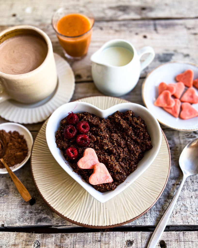 chocolate quinoa breakfast bowl