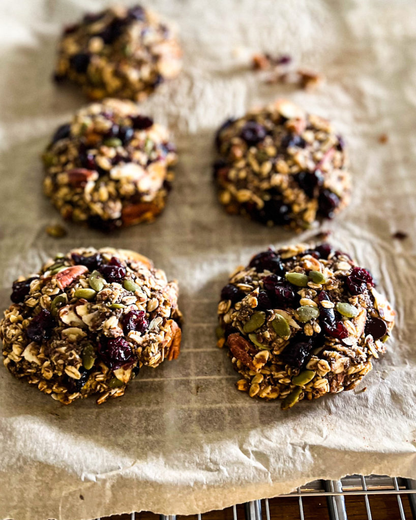 Cranberry, nuts and seeds breakfast cookies - a recipe by Familicious