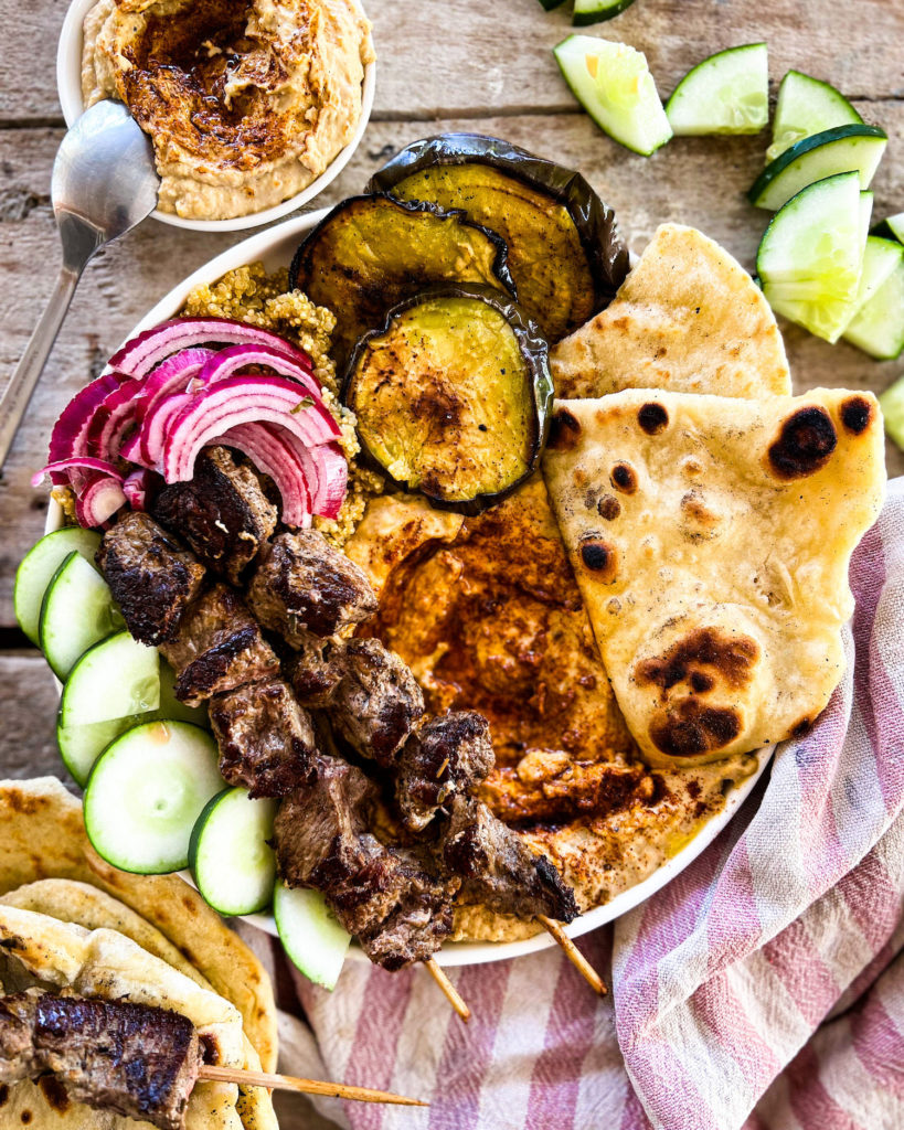 Souvlaki hummus bowl with grilled eggplant and naan bread - Familicious